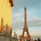 Eiffelturm vor Sonnenuntergang