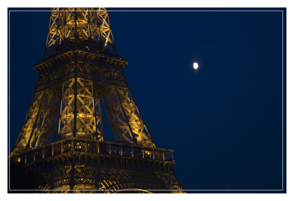 Eiffelturm zur blauen Stunde....