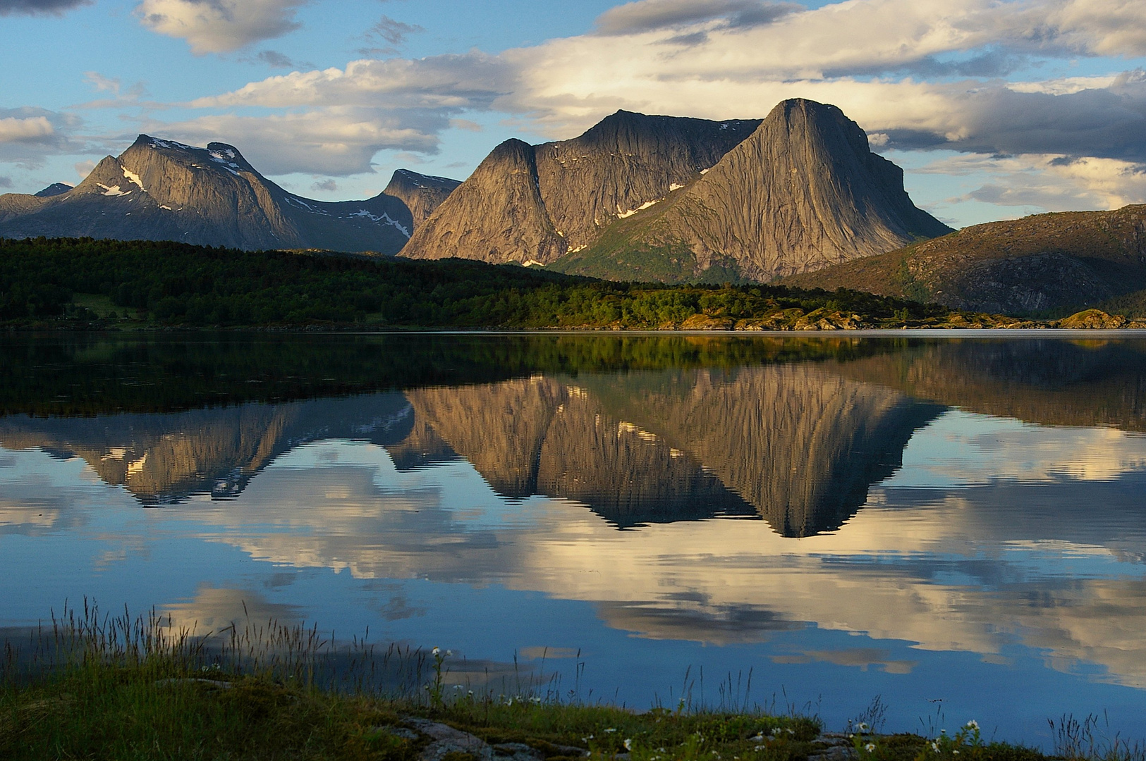 Eifjorden, Forsahavet mit Stortinden und Eidtinden in Balangen von der E6