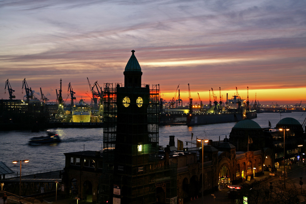 Eigentlich gar nicht so schlimmes Baugerüst am Hafen