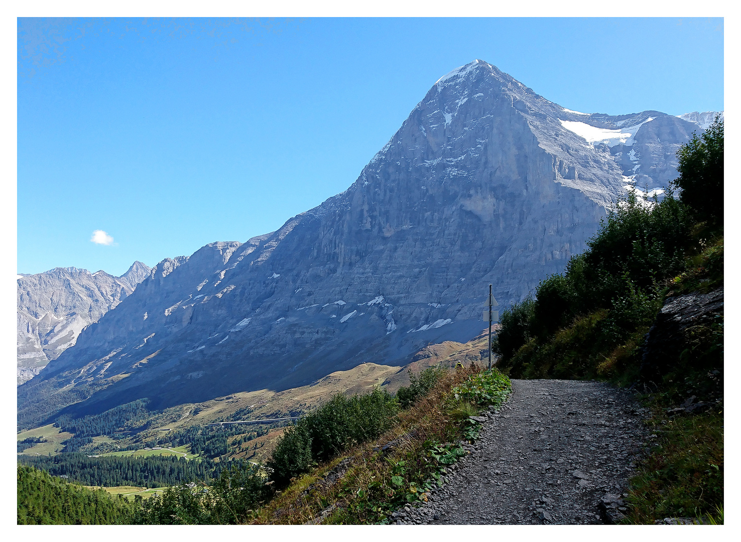 Eiger-Nordwand im Frühherbst