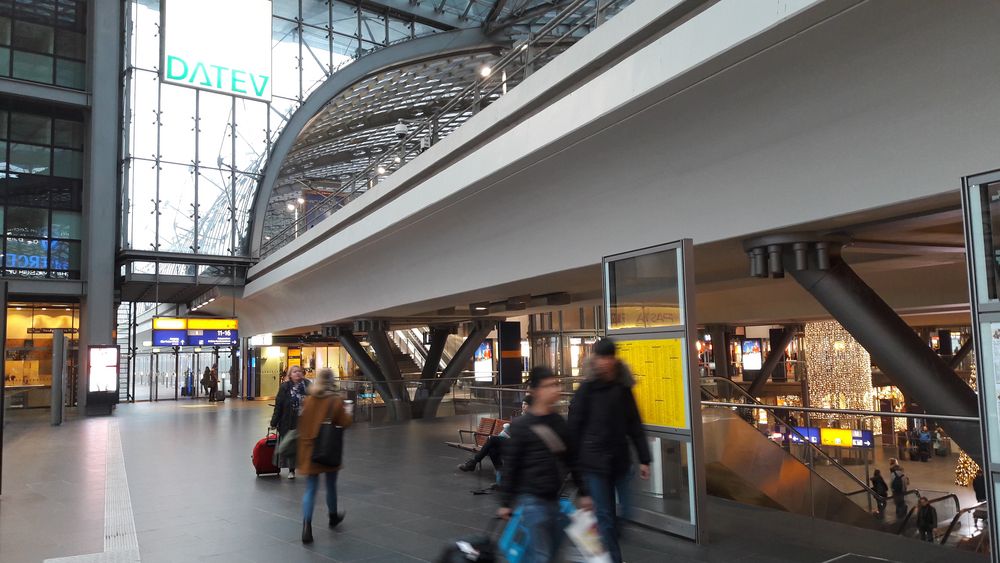 Eile mit Weile am Hauptbahnhof Berlin