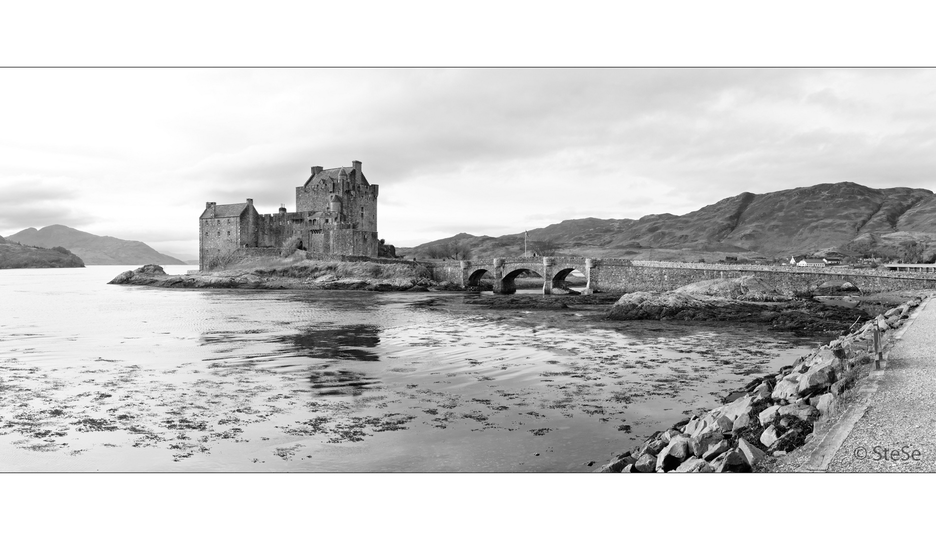 < Eilean Donan Castle >