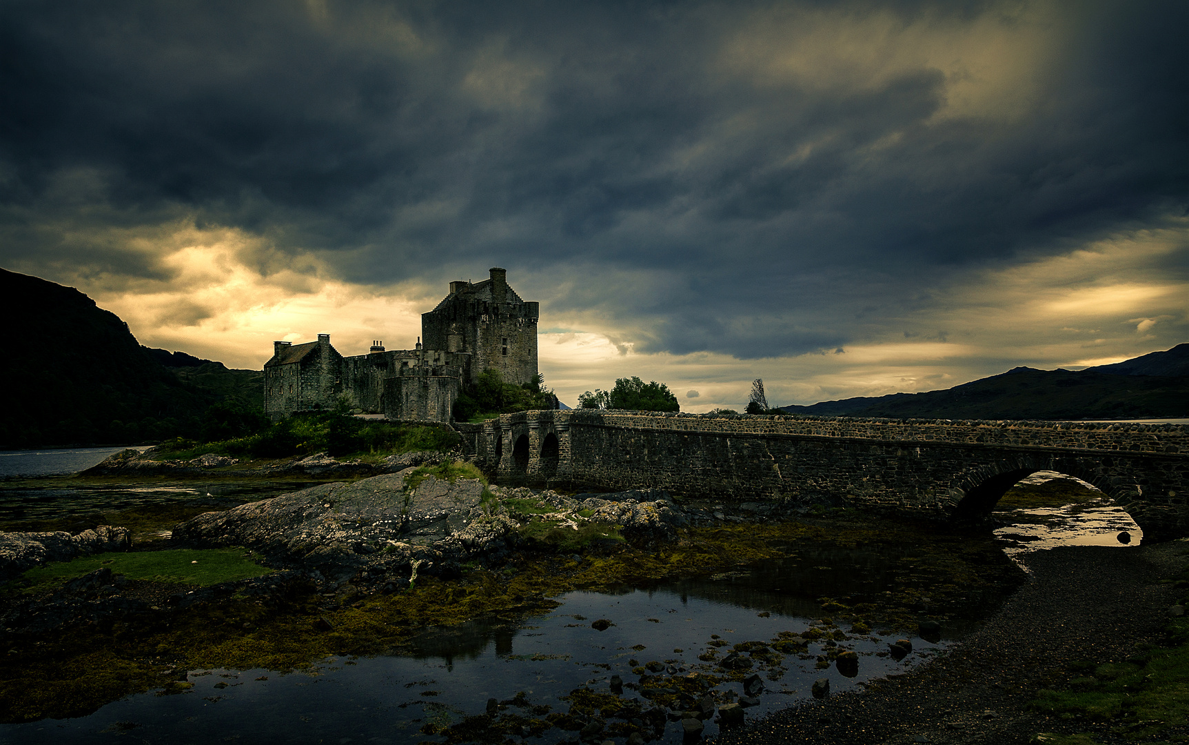 "Eilean Donan Castle"