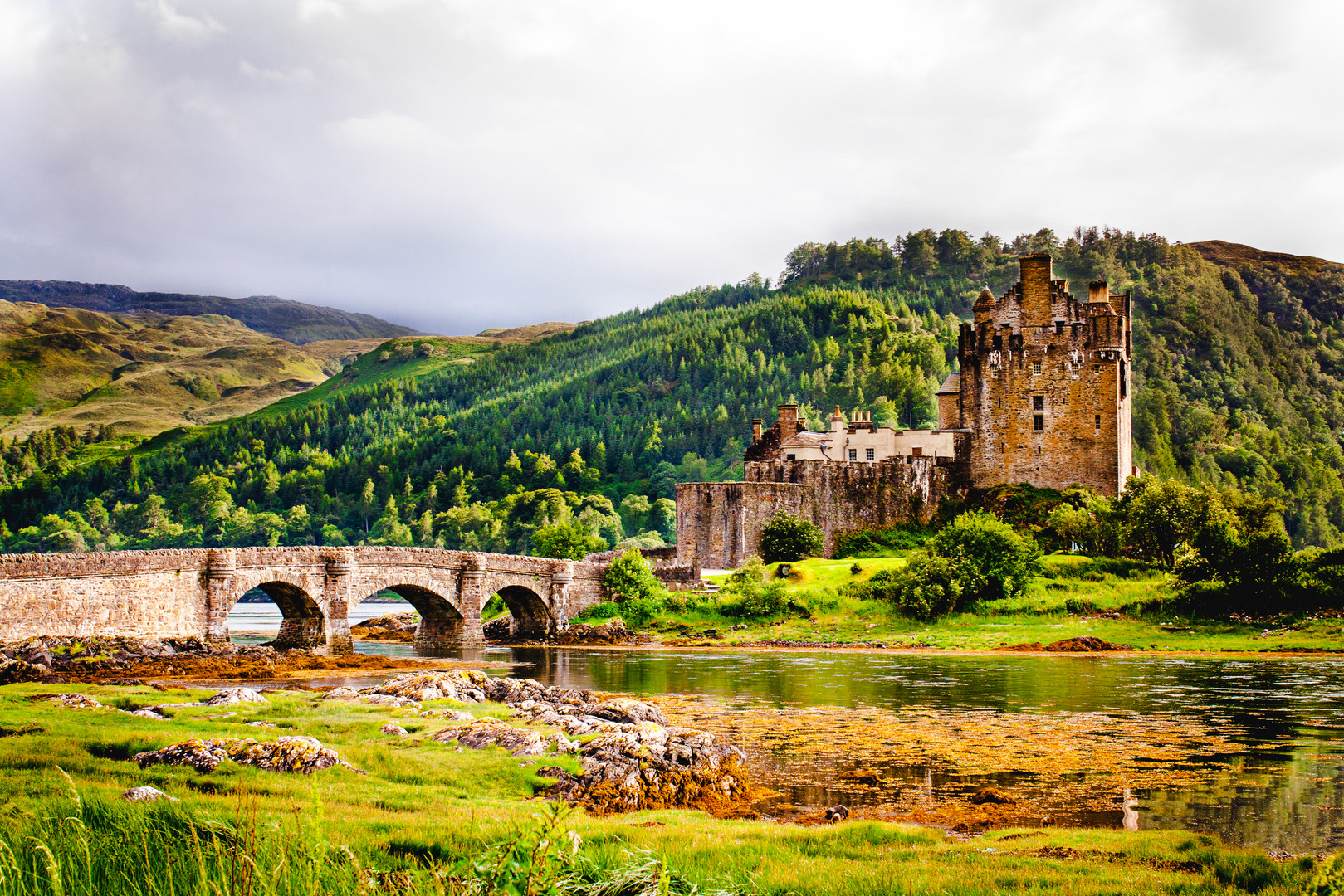  Eilean Donan Castle at the Loch Duich