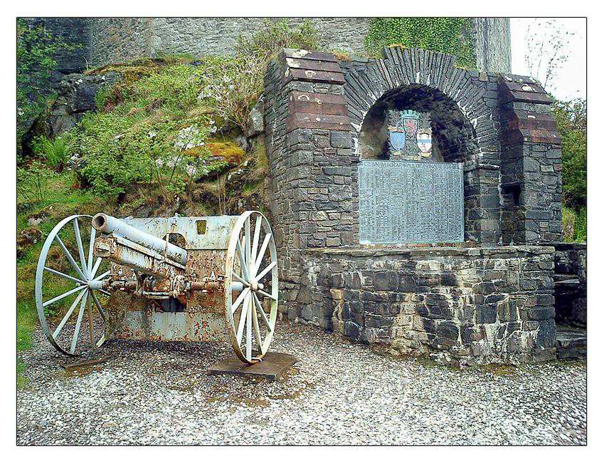 Eilean Donan Castle - Kanone-Memorial