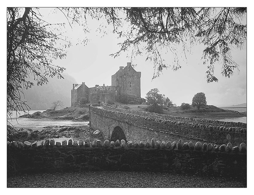 Eilean Donan Castle - s/w