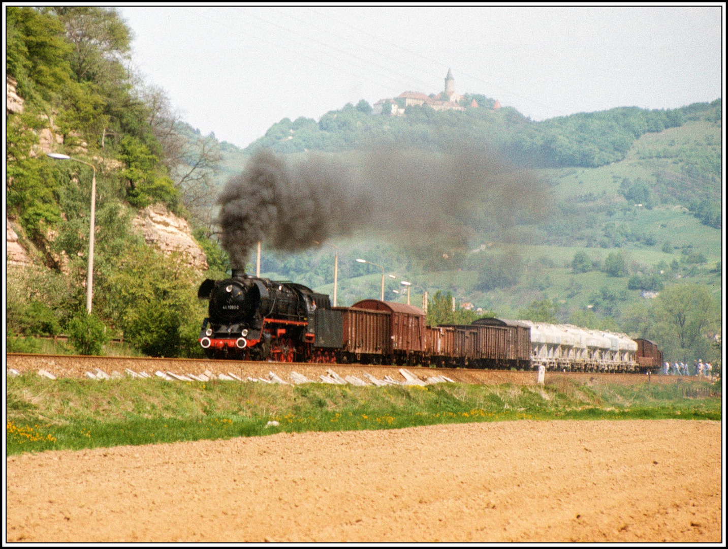 Ein 44er Saalebahn Bild zu Pfingsten