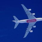 Ein A380 Flugzeug fliegen 12000m oben mit 900km/h