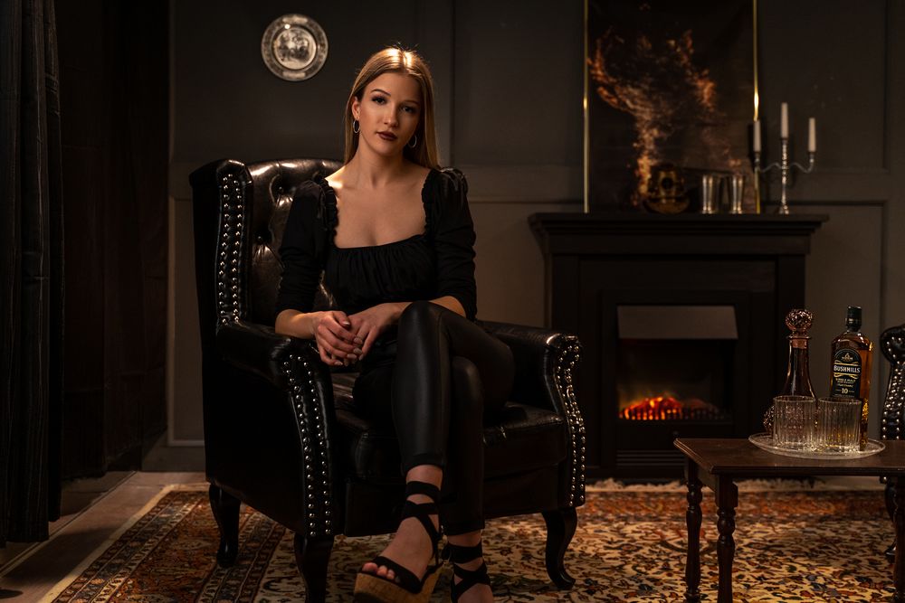 Ein Abend am Kamin Foto & Bild | portrait, portrait frauen, studio