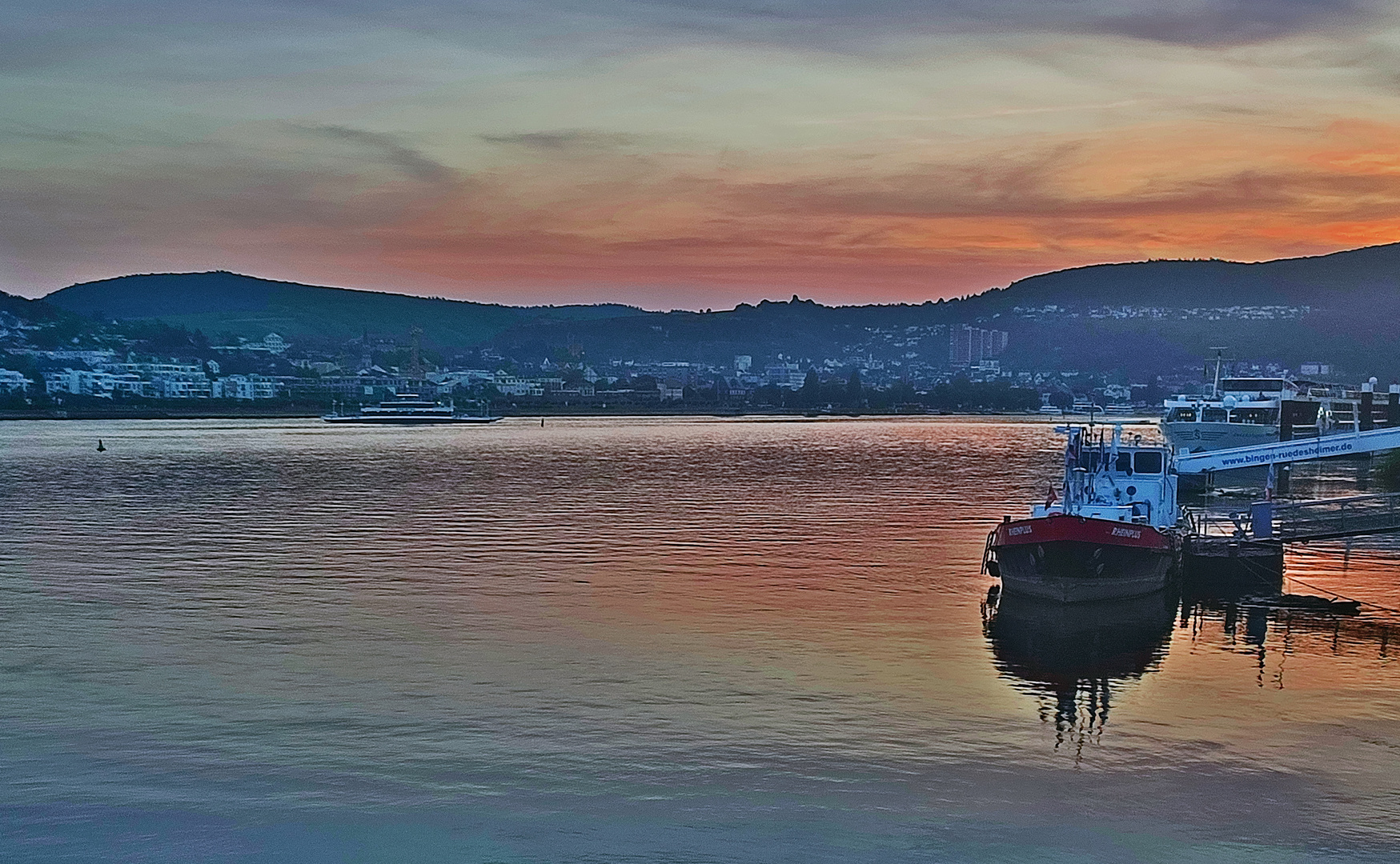 Ein Abend am Rhein