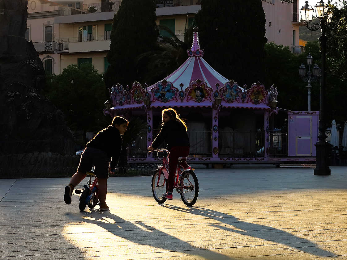 Ein Abend in der Stadt  /  Una sera in città (5)