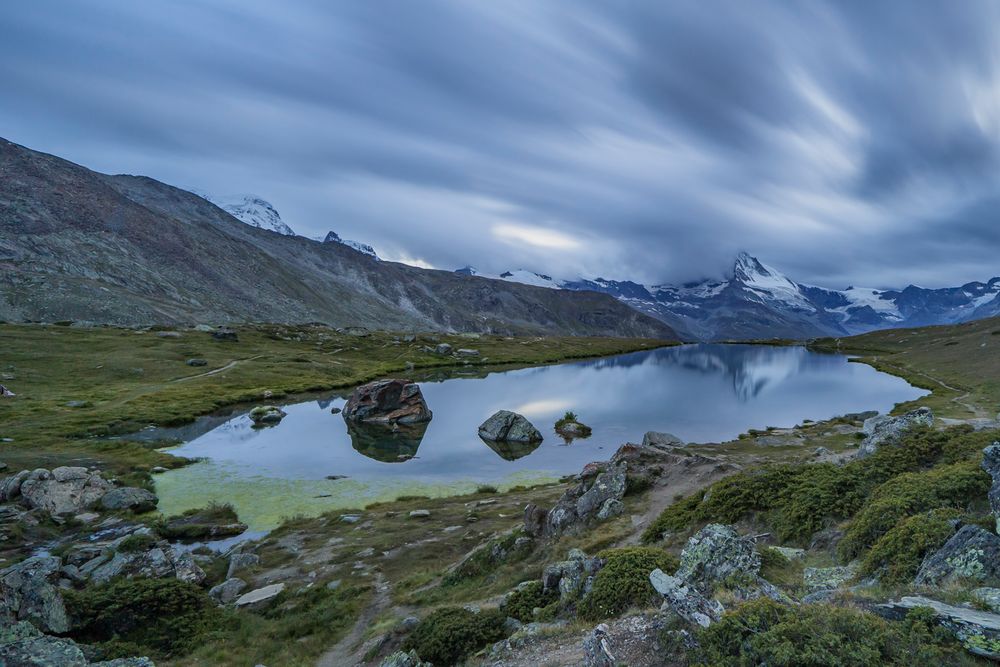 Ein Abend und ein Morgen am Bergsee - I