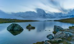 Ein Abend und ein Morgen am Bergsee - II