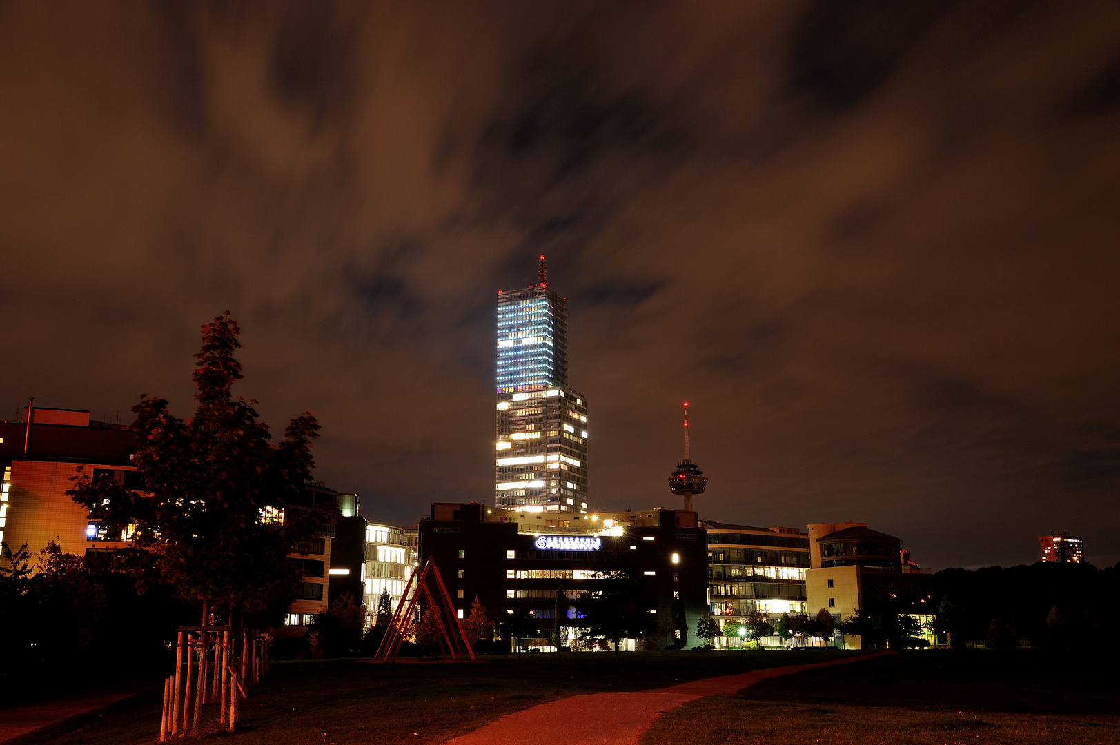 Ein Abendspaziergang am Mediapark (1)