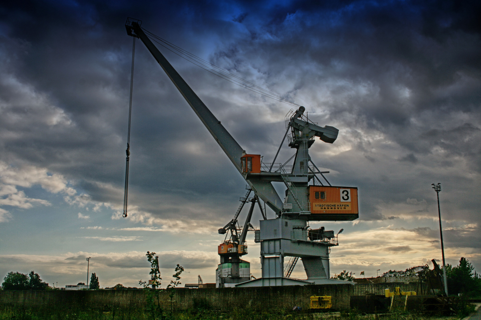 Ein älteres Bild vom Lindener Hafen gegen Abend. Vielleicht gefällt es euch ja.