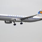 Ein Airbus A321 der Lufthansa im Retro-Look am Flughafen Frankfurt am Main