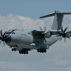 Ein Airbus A400M im Anflug auf Neuburg