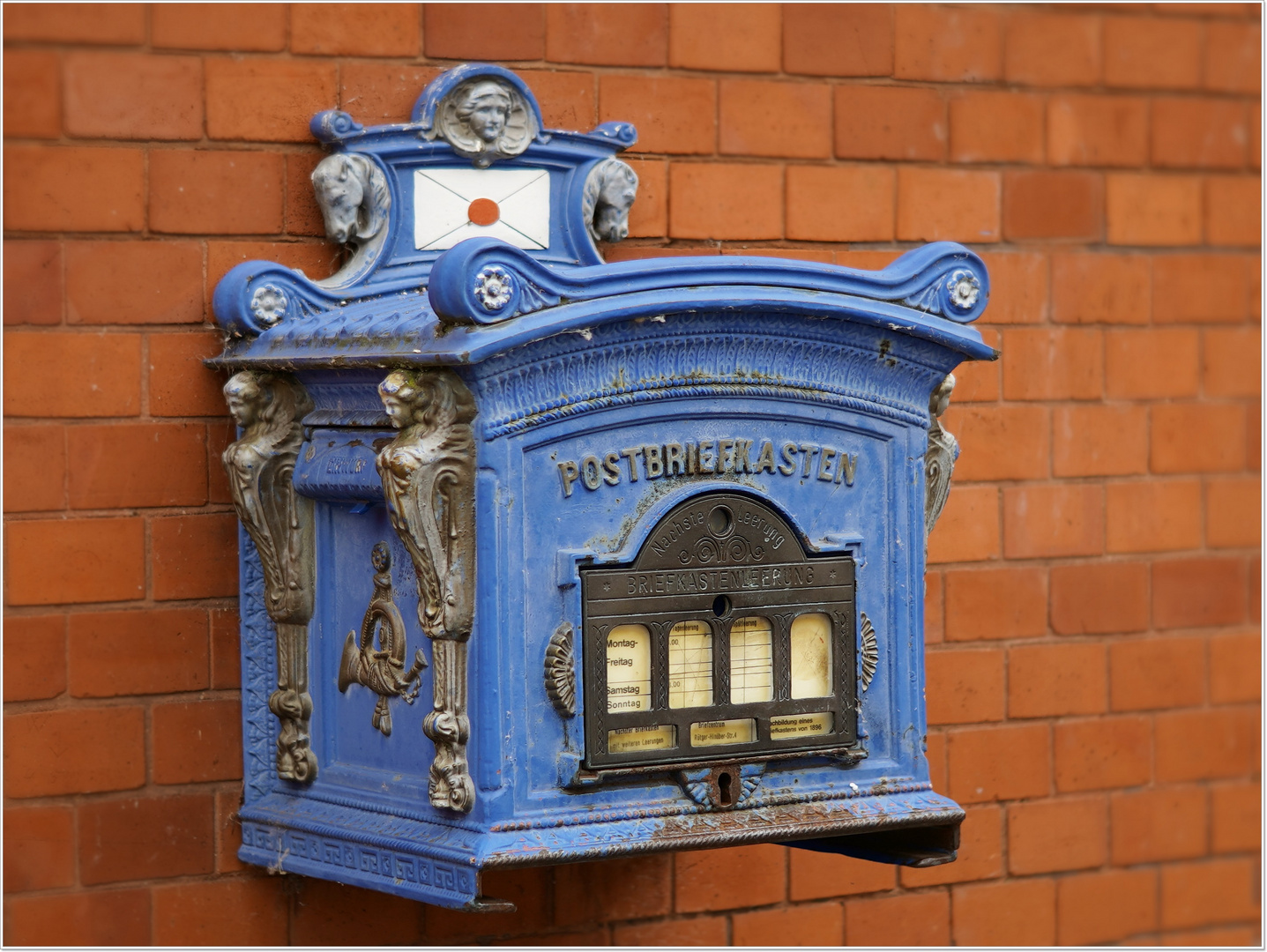 Ein alter Briefkasten 
