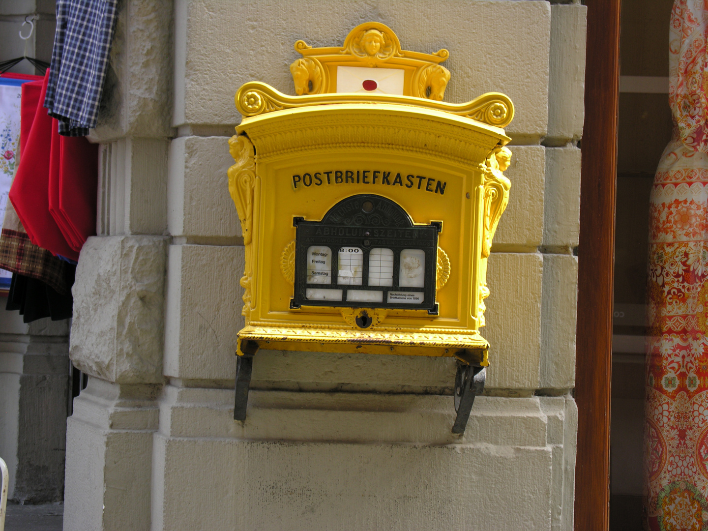 Ein alter Postkasten