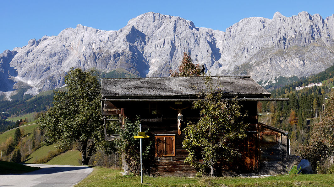 Ein Altes Bauern-Hütterl vor dem Hochkönig