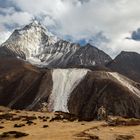 Ein anderer Blick auf den wunderschönen Berg Ama Dablam