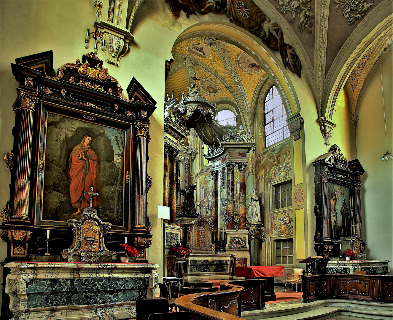 ein anderer Blick in die Kreuzkirche Bonn