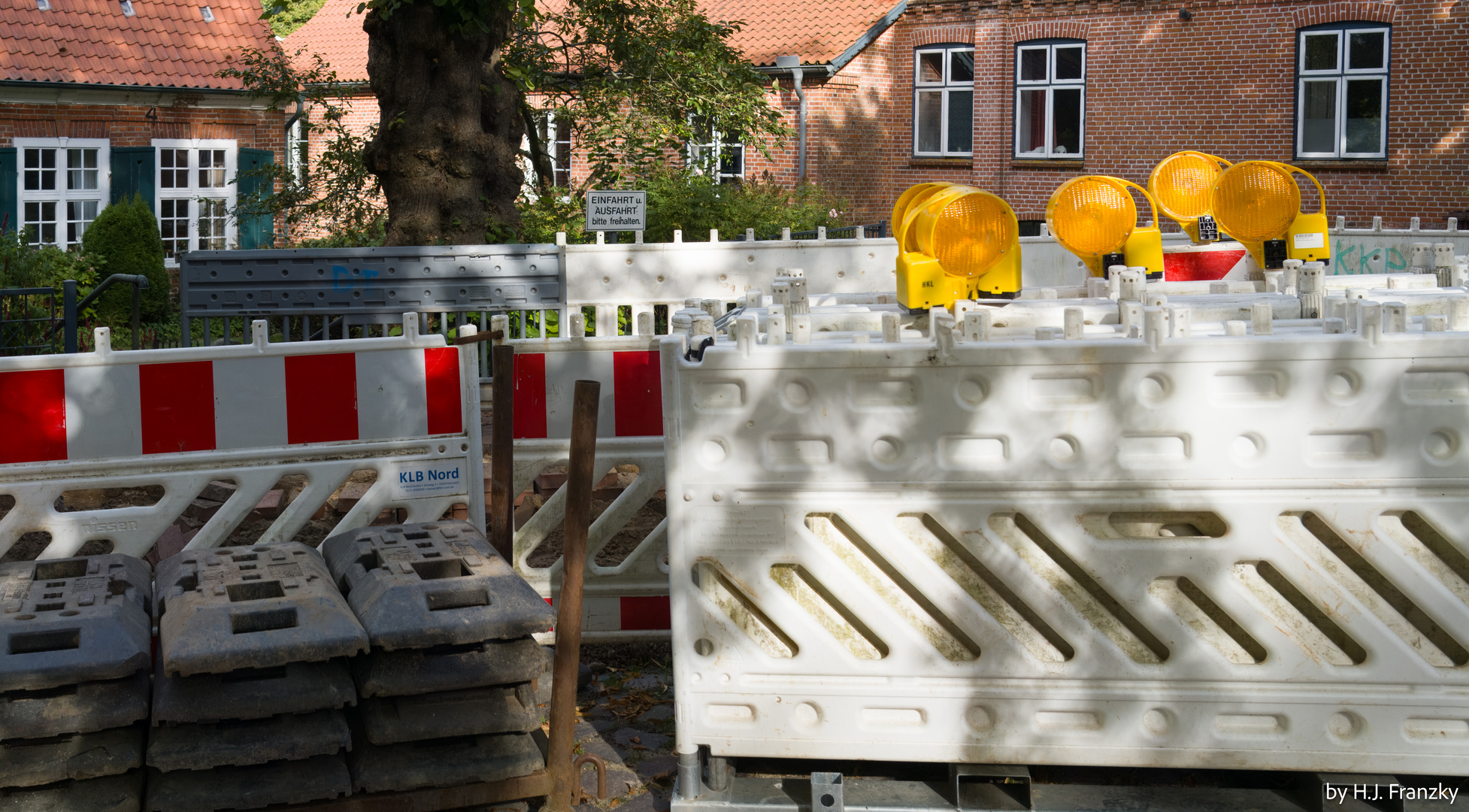 Ein- Ausfahrt bitte freihalten