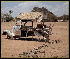 Ein Auto irgendwo in Namibia