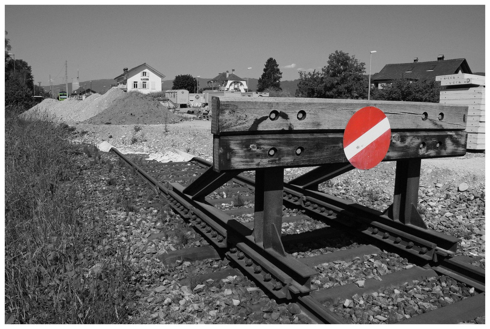 Ein Bahnhof, ein Gleis und zwei Prellböcke!