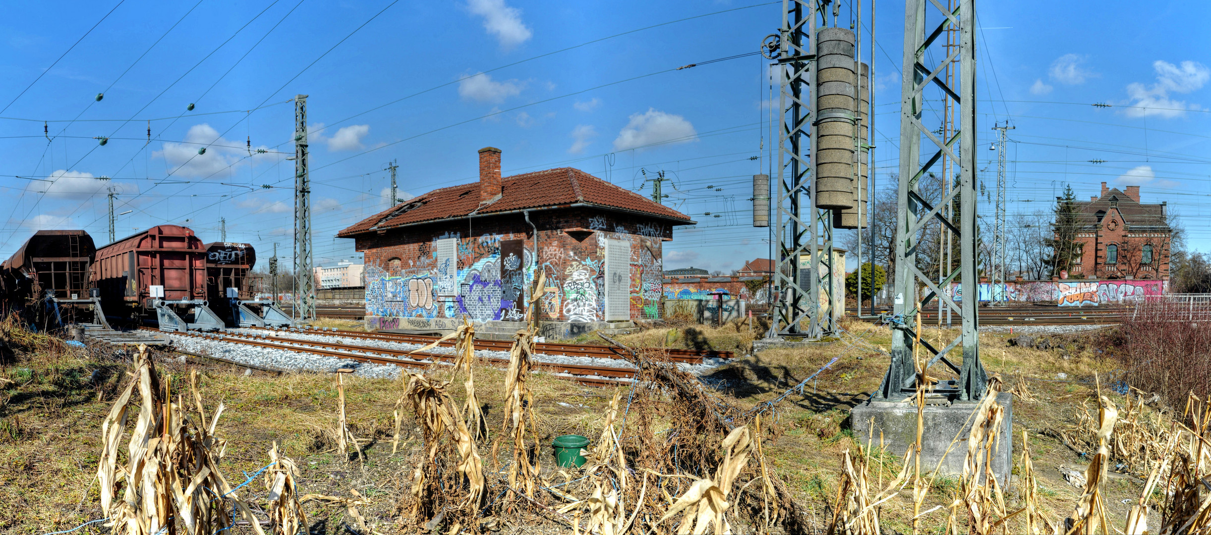 Ein Bahnhof im Kornfeld