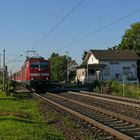 Ein Bahnübergang mit Haltepunkt