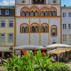 Ein beachtenswerter Anblick ist auch das Dreikönigshaus in der Fußgängerzone in Trier.