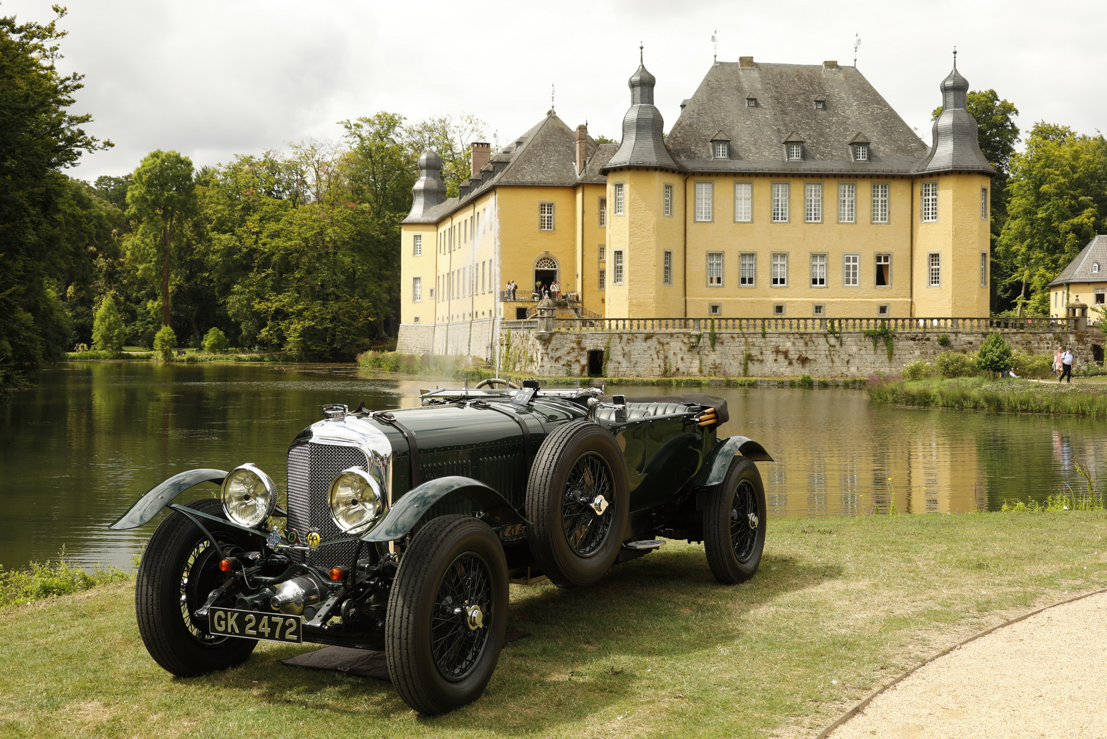 ... ein Bentley in Schloss Dyck