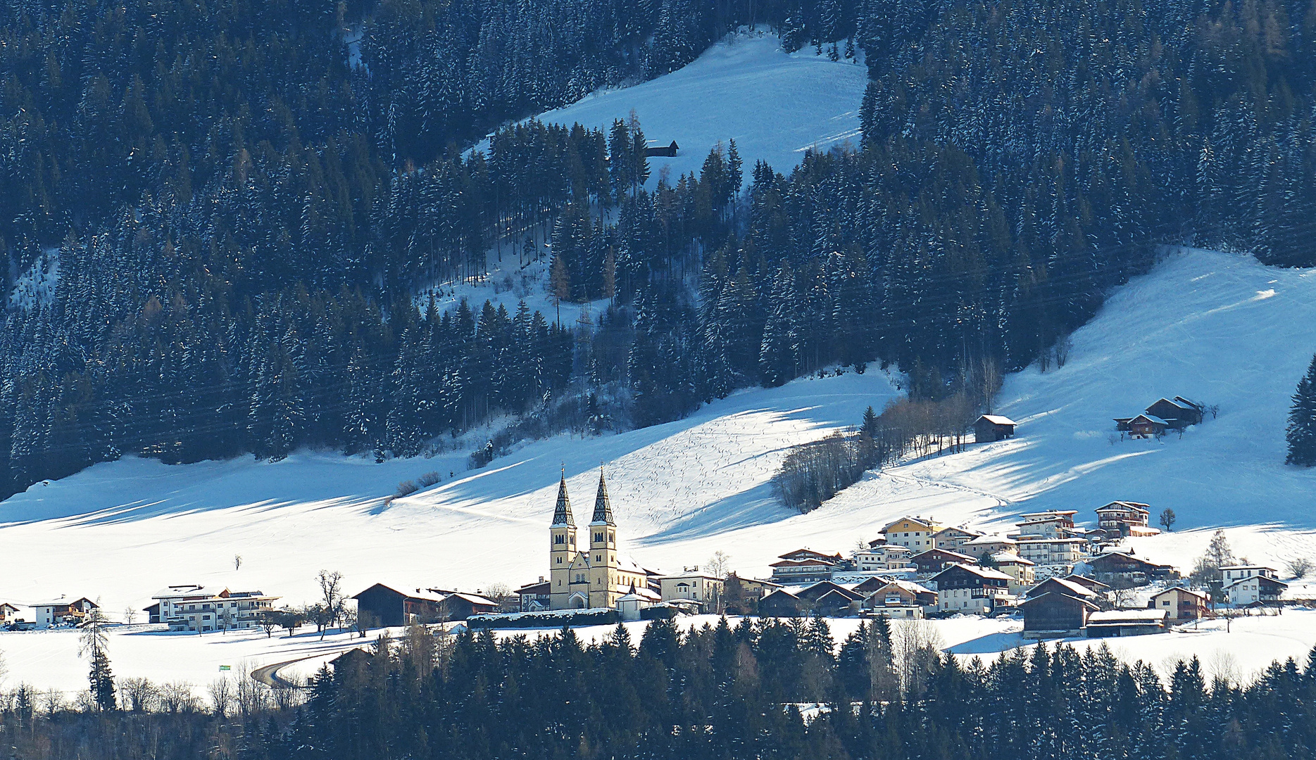 Ein Bergdorf im Inntal