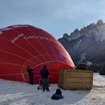 Ein besonderer Moment, die Sonne steigt über der Haunoldgruppe auf.