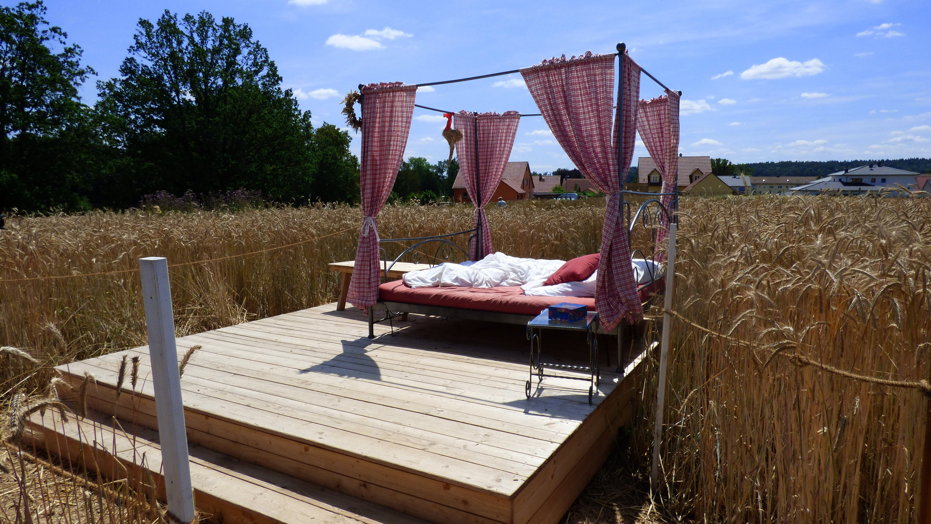 Ein Bett im Kornfeld. Foto & Bild deutschland, europe, bayern Bilder auf Ein Bett im Kornfeld. Foto & Bild deutschland, europe, bayern Bilder auf