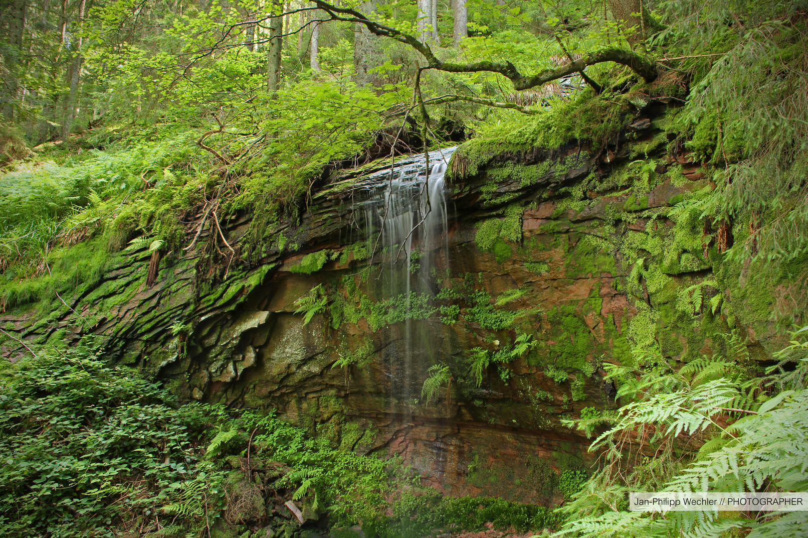 ein bezaubernder Wasserfall