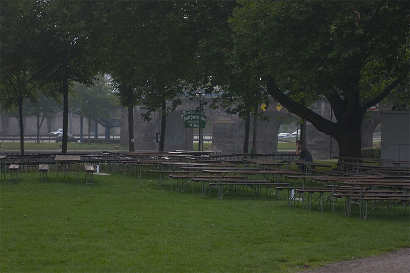 Ein Biergarten im Sommer