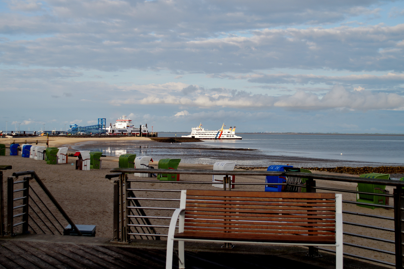 Ein Blick auf den Fährhafen