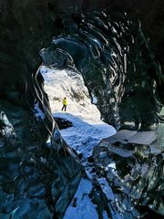 Ein Blick aus der Eishöhle