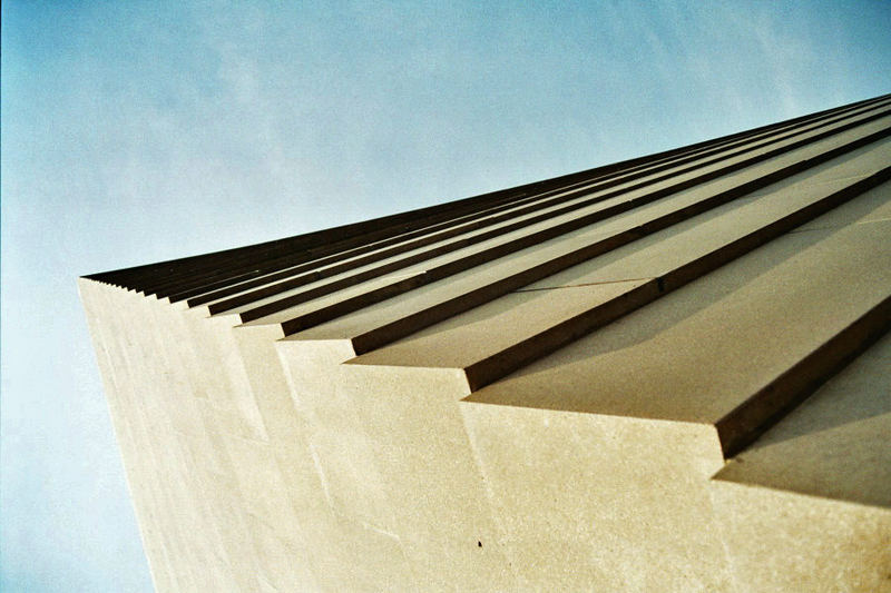 ein blick gen himmel an der synagoge