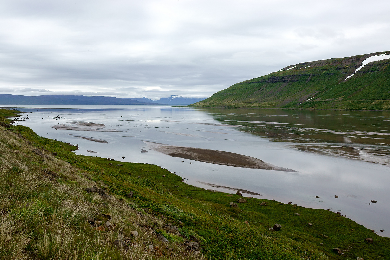 ein Blick hinaus in den Isafjardardjup Fjord