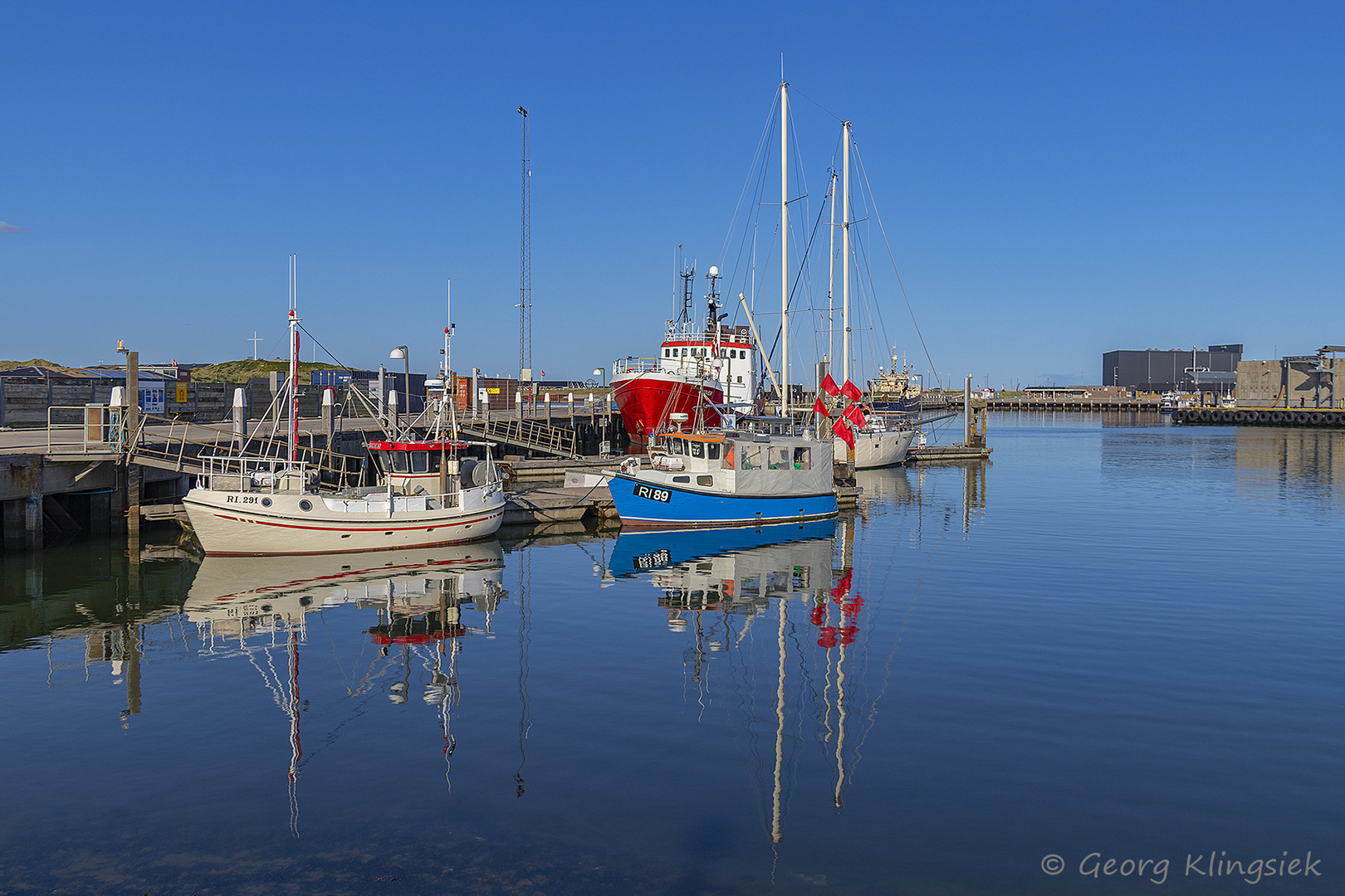 Ein Blick in den Hafen von Hvide Sande 