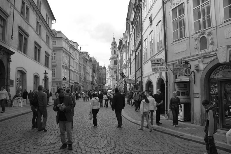 Ein Blick in die Straßen / Gassen von Prag s/w