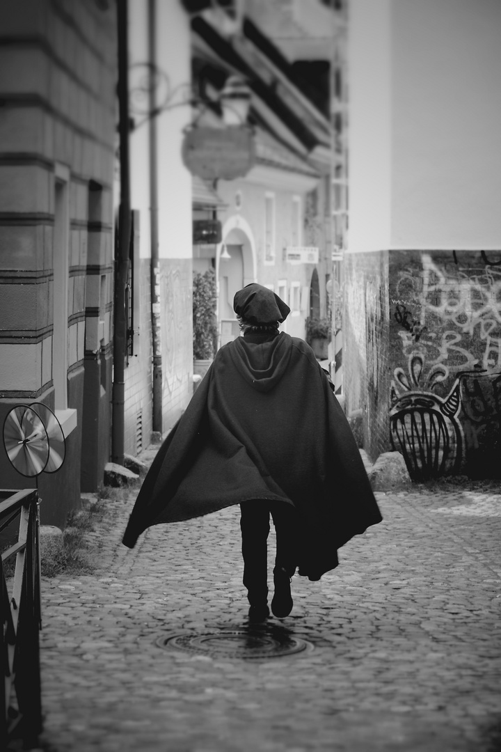 Ein Blick in einer Gasse in der Altstadt von Freiburg