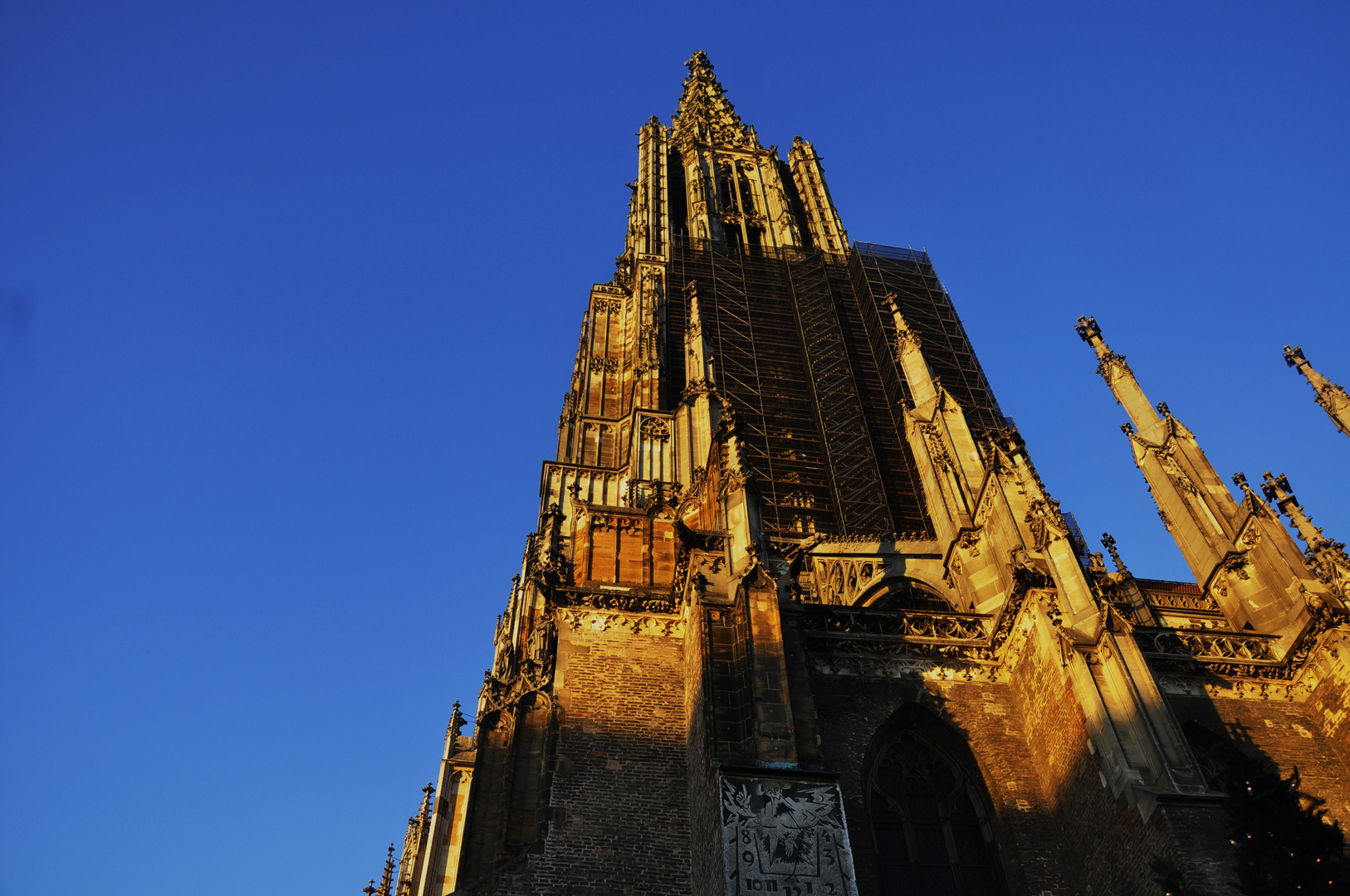 ein Blick nach Oben ...(das Ulmer Münster in der Nachmittagsonne)