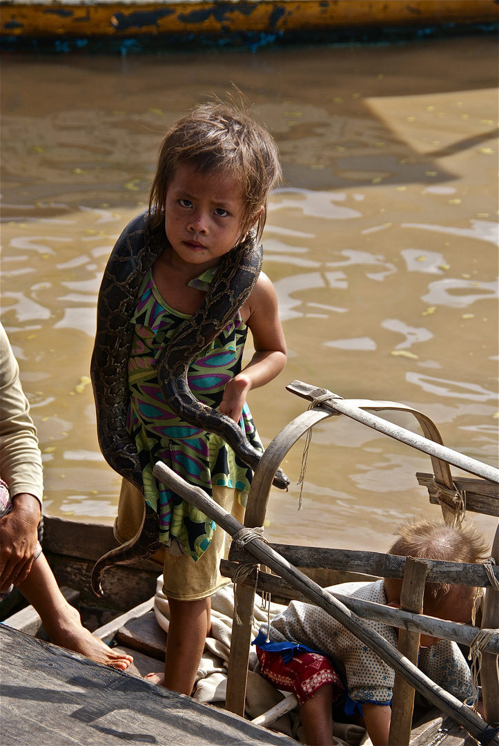 ein blick sagt mehr als tausend worte, tonle sap, cambodia 2010