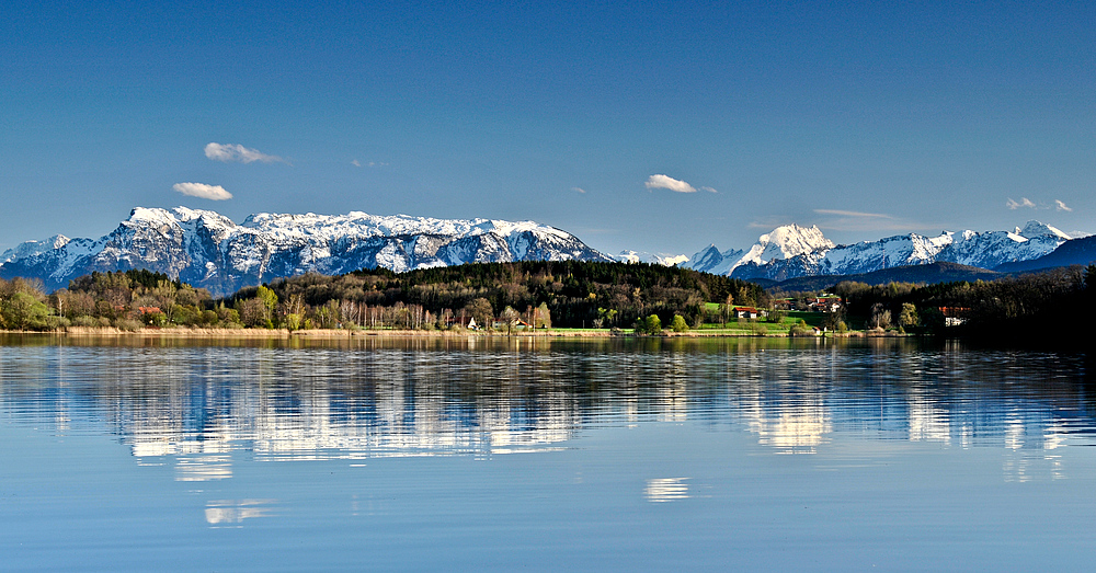 Ein blick über den Abtsee zu den Berchtesgadener Alpen