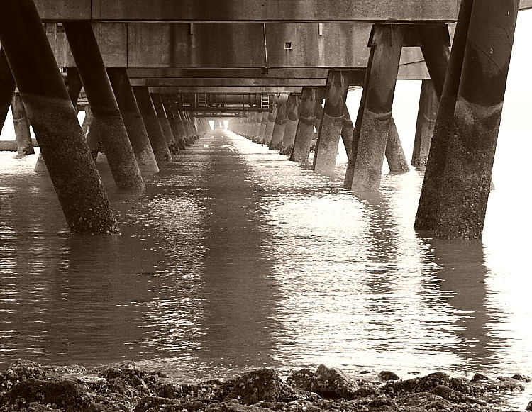 Ein Blick unter der Brücke